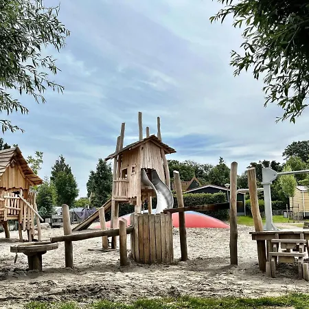 Comfy Chalet With Micro-wave, Near The Wadden Sea *